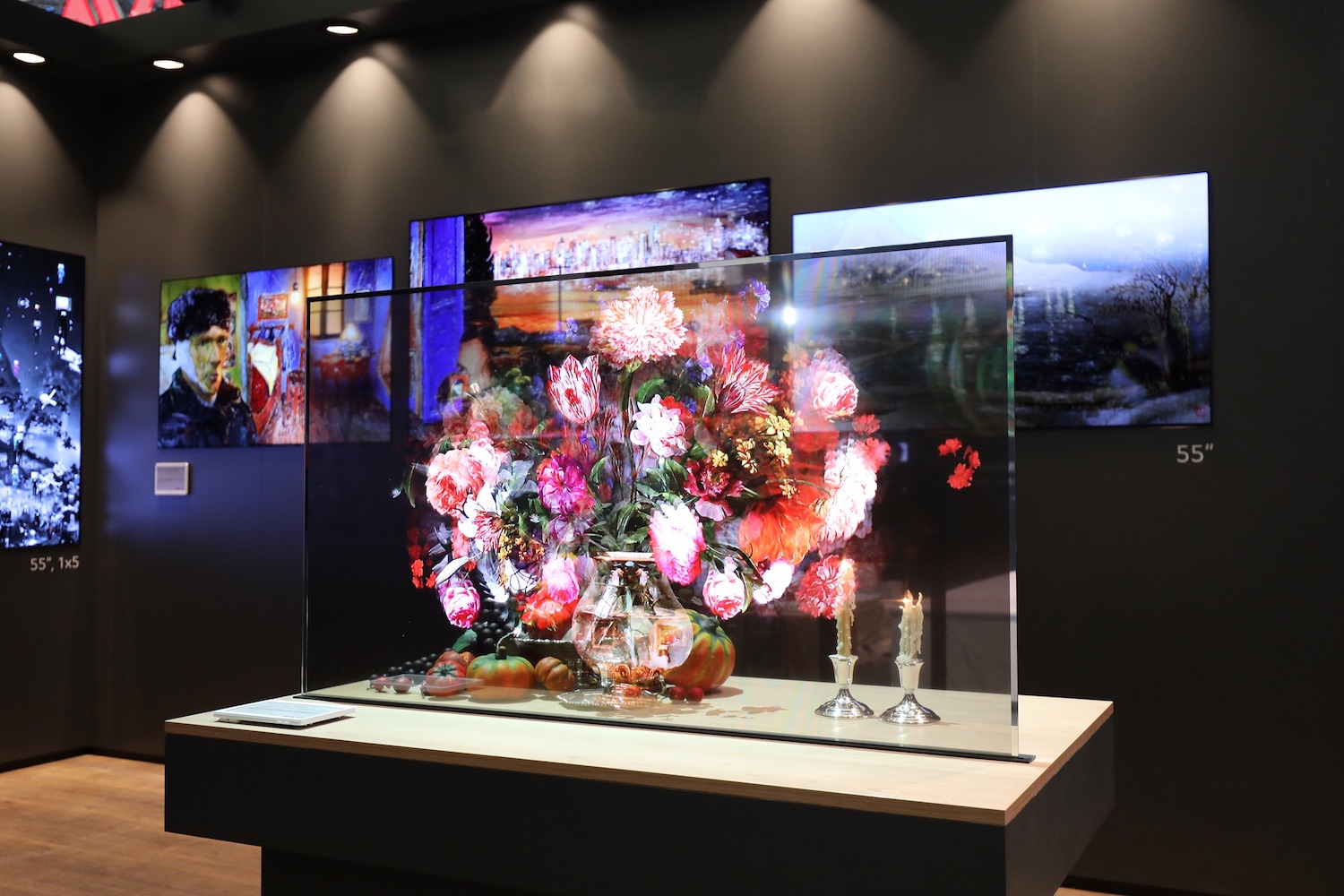 OLED Displays in Museums: Elevate Art & Visitor Engagement